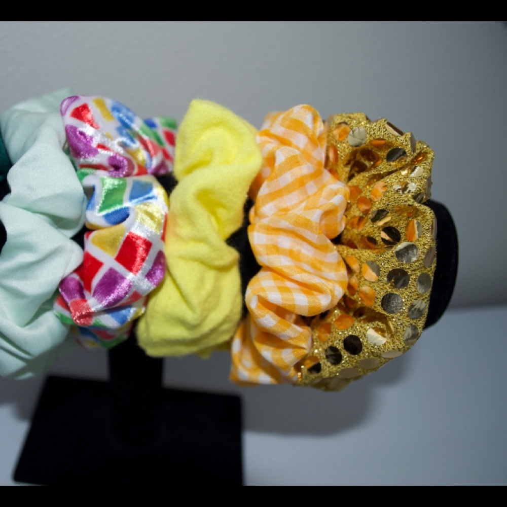 SCRUNCHIES - Picture 2 of 3